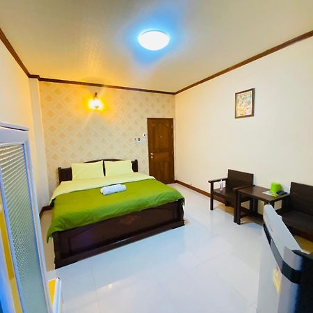 Rak Ban Kerd House Hotel Ko Si Chang Luaran gambar