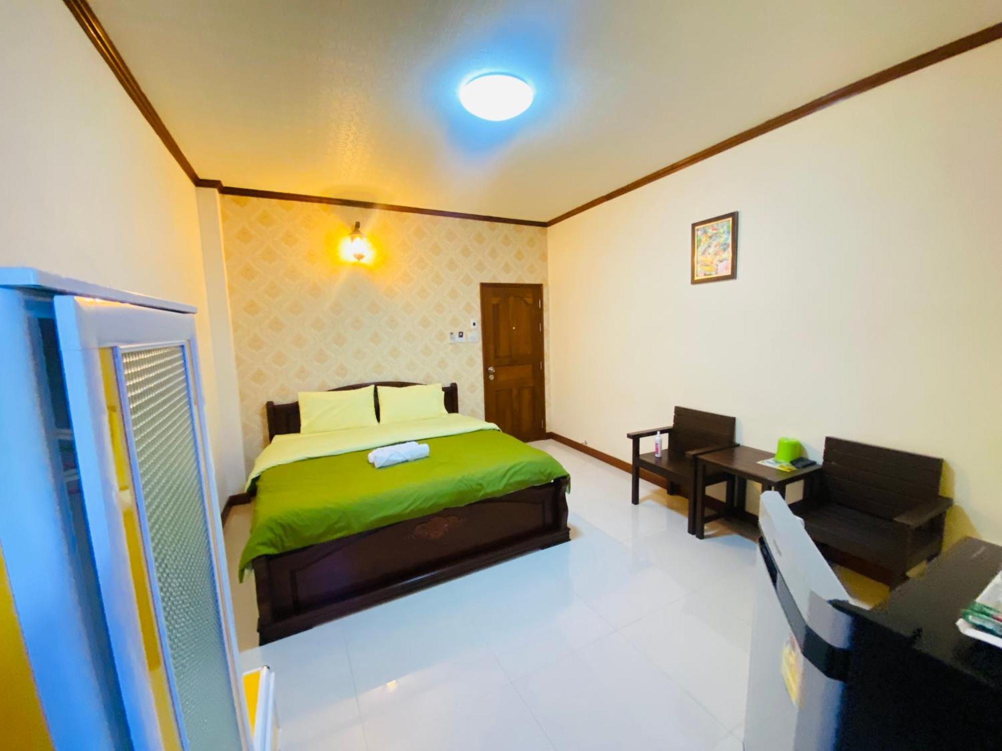 Rak Ban Kerd House Hotel Ko Si Chang Luaran gambar