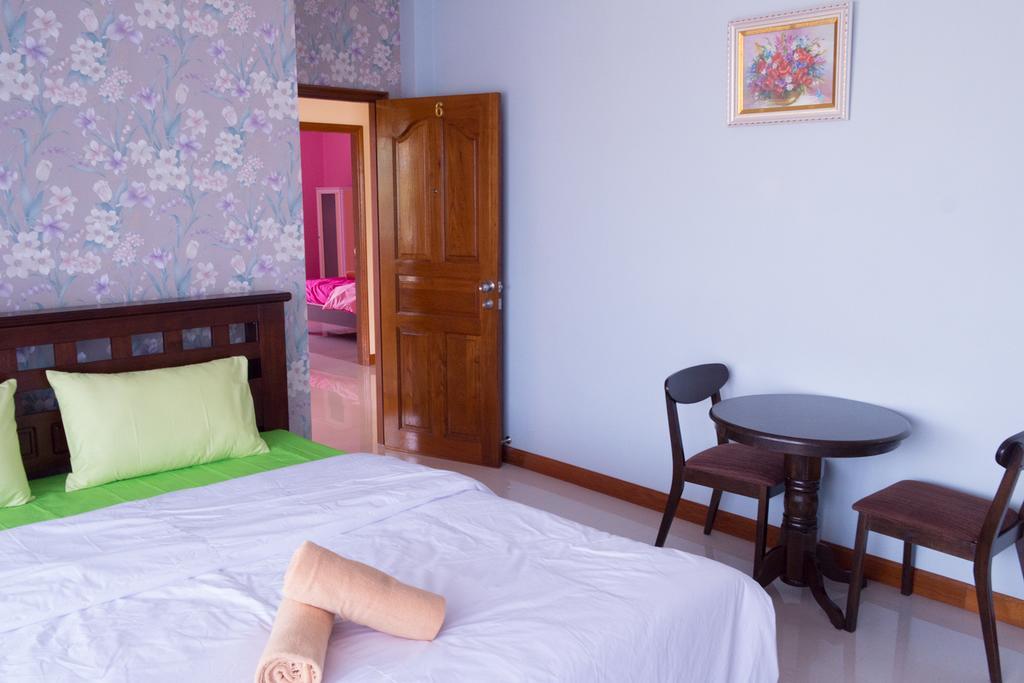 Rak Ban Kerd House Hotel Ko Si Chang Bilik gambar