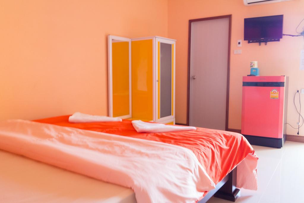 Rak Ban Kerd House Hotel Ko Si Chang Bilik gambar